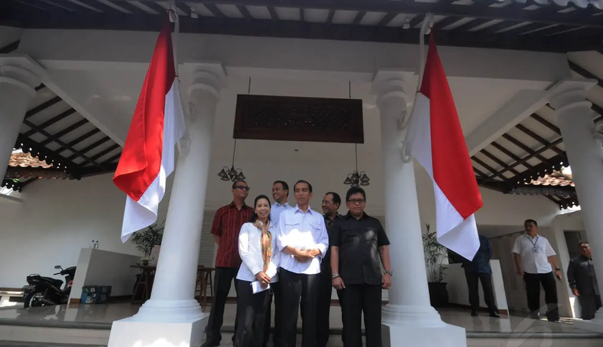 Di salah satu dinding ruangan terdapat burung garuda Pancasila dan peta Indonesia, Jakarta, Senin (4/8/14). (Liputan6.com/Herman Zakharia) 
