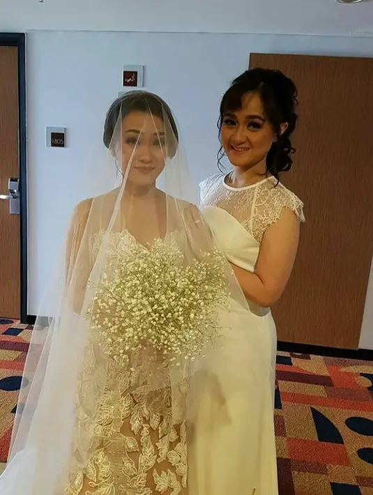 “Terima kasih keluarga besar, sahabat2, hingga teman2 media yang hadir, yang sejak 3 tahun lalu sudah menjadi saksi awal kisah cinta saya dan Felly, sampai akhirnya hari ini menjadi suami-istri,” tutupnya menuliskan. (Instagram/mantancherrybelle)