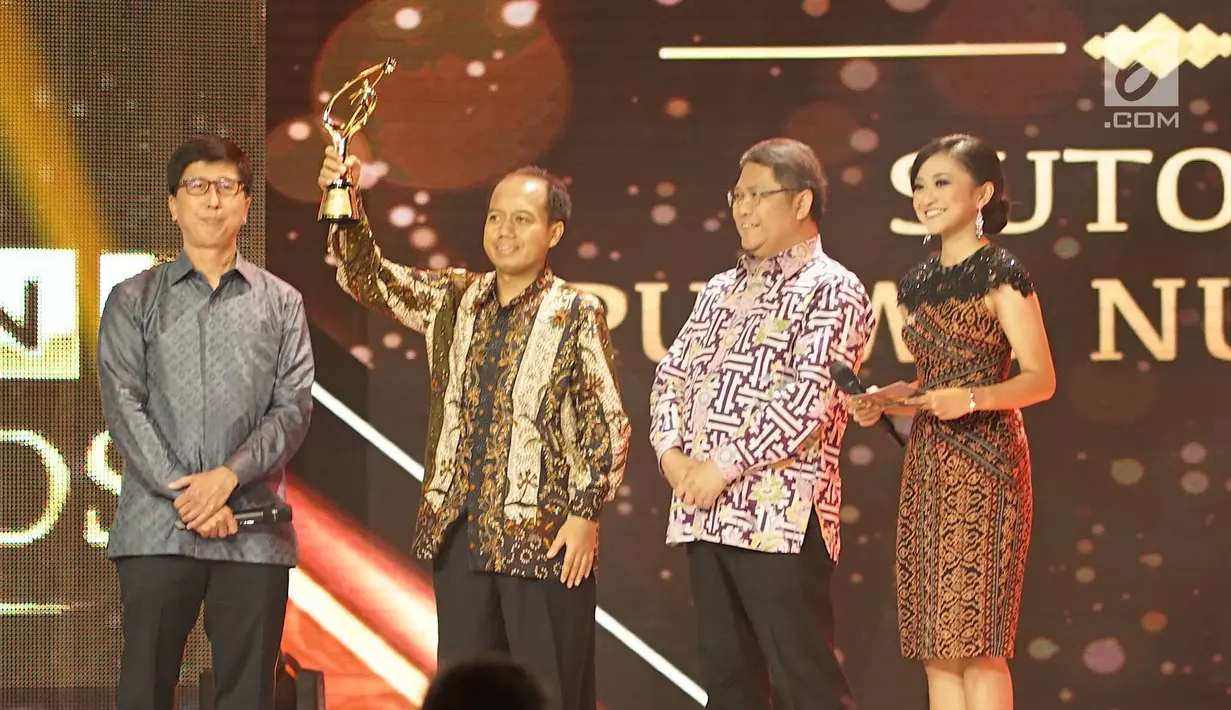 Humas BNPB Sutopo Purwo Nugroho saat meraih penghargaan ajang Liputan6 Awards di Jakarta, Sabtu (25/5/2019). Liputan6 Awards 2019 bertajuk “Untukmu Indonesia merupakan program bakti kepada Indonesia sebagai bentuk kontribusi untuk bangsa terkait perdamaian. (Liputan6.com/Immanuel Antonius)