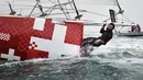 Alan Roura saat tiba di Les Sables-d'Olonne, Prancis, Senin (20/2). Alan Roura merupakan peserta Vendée Globe termuda berusia 23 tahun asal Swiss. (AFP PHOTO/JEAN-SEBASTIEN Evrard)