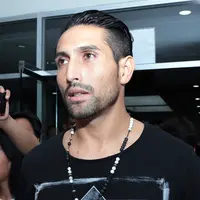 Ia berharap setelah sempat berbincang sebentar dengan istrinya, Jupe bisa senang. Dan tentu lebih bersemangat lagi untuk sembuh dari penyakitnya. (Deki Prayoga/Bintang.com)