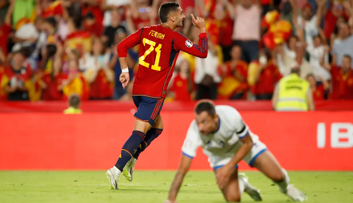 Namun, dengan dukungan pendukungnya, Spanyol lebih baik dalam memanfaatkan peluang menjadi gol. (AP Photo/Fermin Rodriguez)