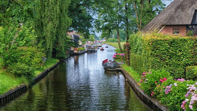 Keindahan Giethoorn (sumber:pixabay)