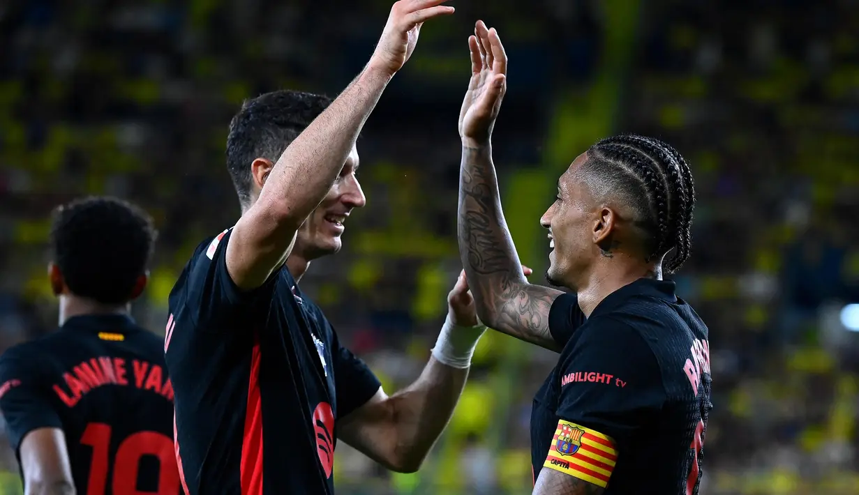 Kemenangan atas Villarreal semakin mengokohkan Barcelona di puncak klasemen La Liga musim 2024/2025 dengan raihan poin sempurna (18) dari enam laga. (JOSE JORDAN/AFP)