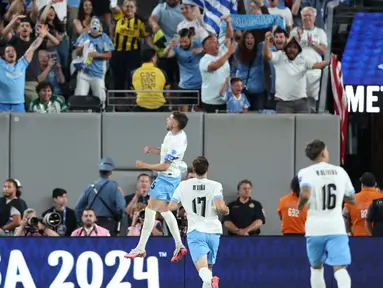Gelandang Uruguay, Federico Valverde melakukan selebrasi setelah mencetak gol dalam pertandingan sepak bola grup C Copa America 2024 melawan Bolivia di Stadion MetLife di East Rutherford, New Jersey, pada 27 Juni 2024. (CHARLY TRIBALLEAU/AFP)