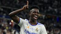 Penyerang Real Madrid, Vinicius Junior, mencetak gol ke gawang Liverpool di final Liga Champions 2021/2022 pada usia 21 tahun 10 bulan 16 hari. (AFP/Javier Soriano)