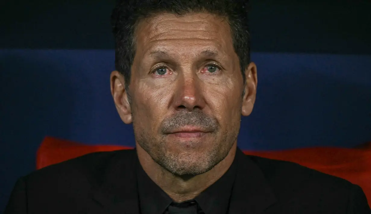 Meski musim ini gelar Liga Spanyol hampir mustahil untuk Atletico Madrid, skuad asuhan Simeone masih memiliki kans untuk merebut gelar juara Liga Champions 2025/2026. (AFP/Javier Soriano)