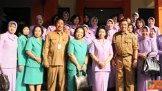 Citizen6, Slipi: Dalam kesempatan tersebut Ketua Umum IKKT Pragati Wira Anggini juga memberikan bingkisan secara simbolis kepada anak - anak yang disunat serta kepada pihak RS. (Pengirim: Badarudin Bakri)