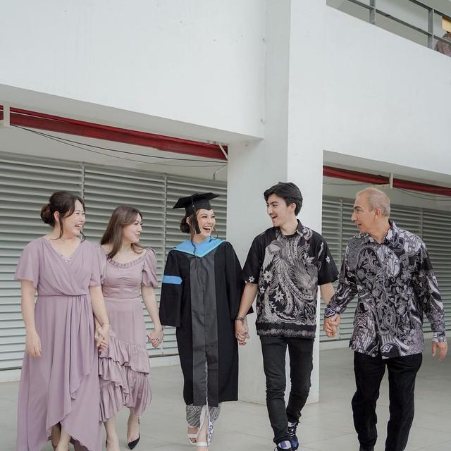 6 Potret Bahagia Wisuda Haviza Devi Anjani, Raih Gelar Sarjana Psikologi