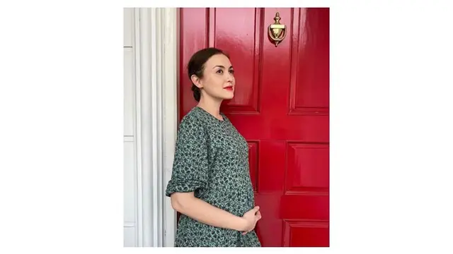 Hamil Setelah 9 Tahun Nikah, Ini 6 Potret Rianti Cartwright pamer perut buncit