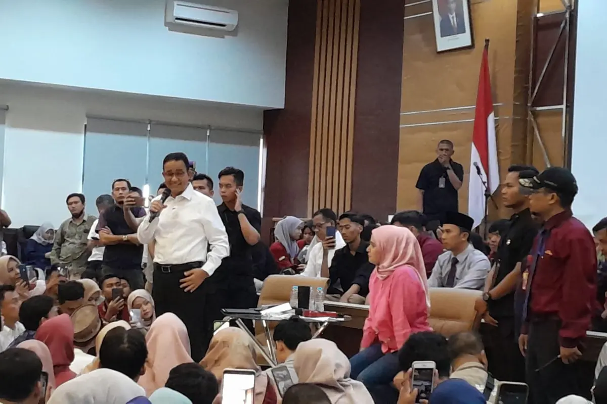 Calon Presiden (Capres) nomor urut satu Anies Baswedan saat hadir dalam uji gagasan di Universitas Bina Bangsa, Serang, Banten, Kamis (21/12/2023).