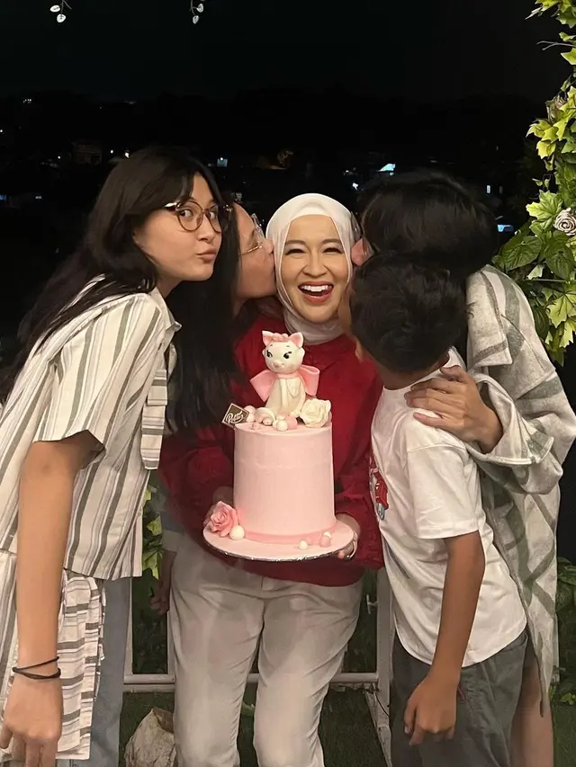 Ulang tahun Okie Agustina ke-41