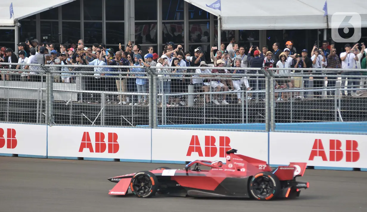 Sementara Maximilian Gunther (Maserati MSG Racing) melengkapi podium ketiga. (merdeka.com/Iqbal S. Nugroho)