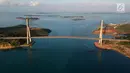 Foto udara pemandangan dari jembatan Barelang di Batam, Kepulauan Riau, Senin (7/5). Jembatan ini menghubungkan menghubungkan pulau Batam dengan Pulau Tonton, Pulau Nipah, Pulau Rempang, Pulau Galang dan Pulau Galang Baru. (Liputan6.com/Arya Manggala)