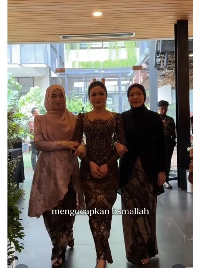 6 Potret Lesti Kejora di Pertunangan Rara LIDA, Menawan Kenakan Kebaya Pastel