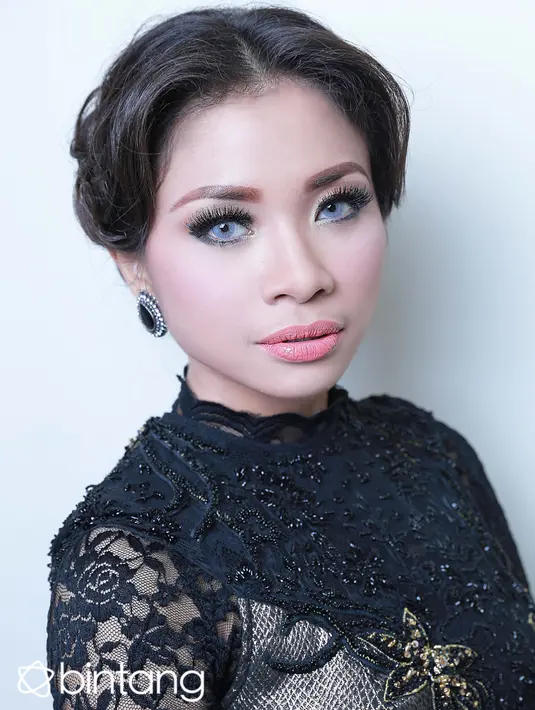 “Ya, saya memimpikan berkarir di Indonesia, kalau ada peluang dan ada orang yang menawarkan, saya akan senang sekali.” tutur Shiha yang tak menutup kemungkinan untuk berkarir menjadi penyanyi dangdut. (Galih W. Satria/Bintang.com)