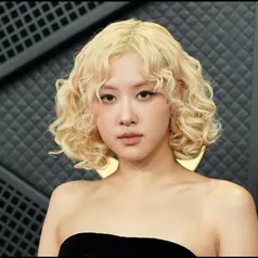 Rose Blackpink saat Pertama Kali Hadir di Grammy Awards 2026 tampil dengan rambut bob.  [copyright AP]