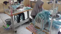 UMKM konveksi Banyuwangi memproduksi ribuan masker kain yang bisa dicuci ulang.