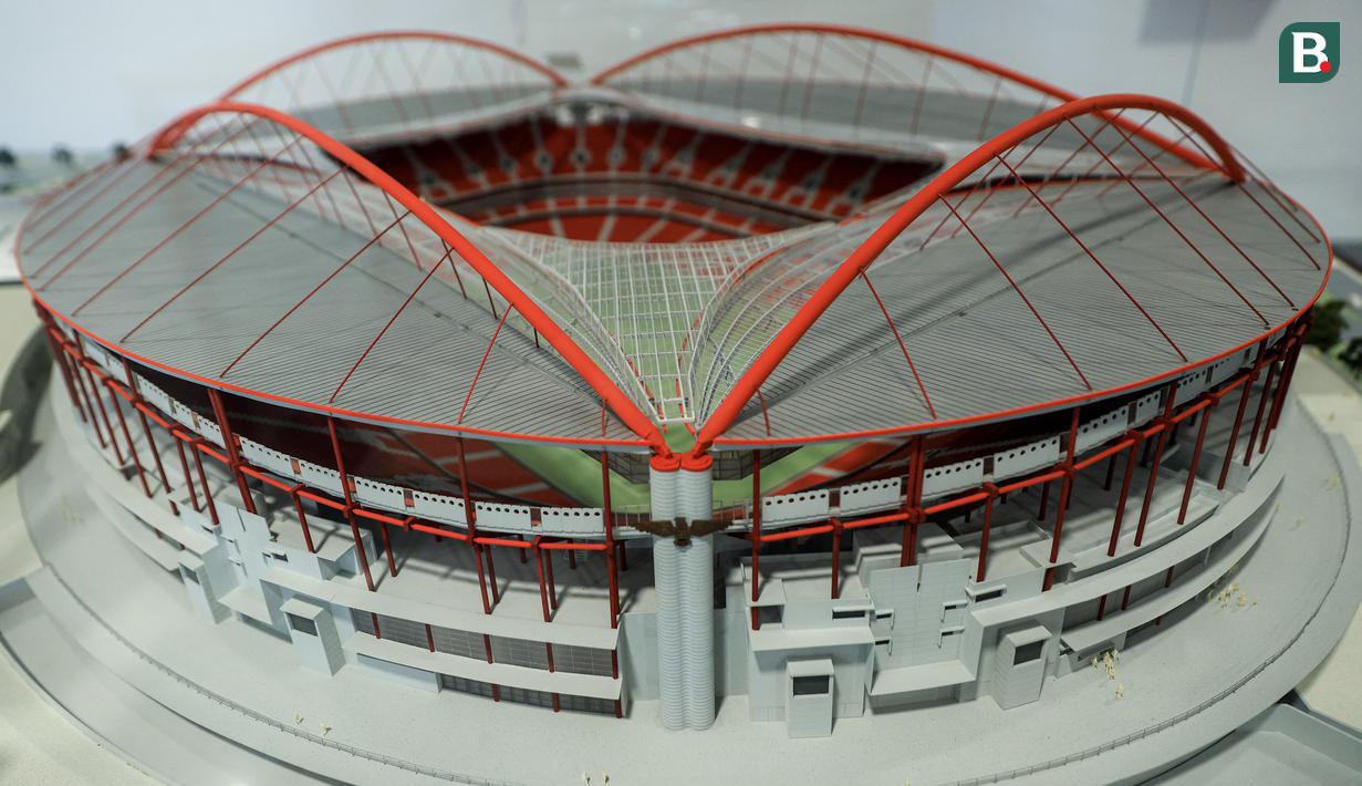 Maket atau replika dari stadion da Luz yang berkapasitas 64.642 penonton. (Bola.com/Bagaskara Lazuardi)