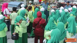 Citizen6, Tanjung Priok: KRI Tanjung Nusanive-973 mendapat kunjungan dari Sekolah Dasar Islam Al Azhar 23 Jati Kramat Bekasi bertempat di Dermaga Kolinlamil Tanjung Priok, Jakarta Utara, Jumat, (9/11/2012). (Pengirim: Dispenkolinlamil)