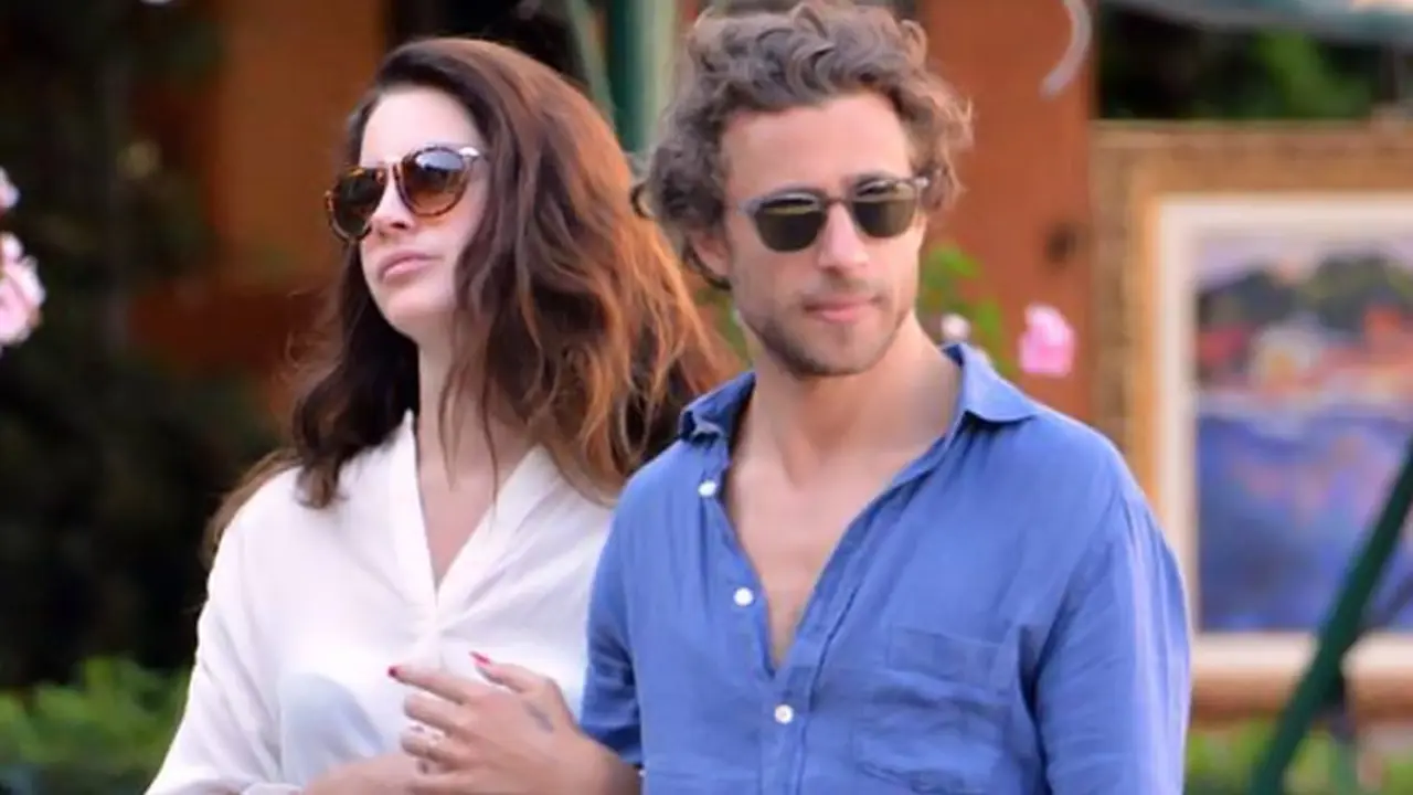 Makan Bareng Pacar, Lana Del Rey Terlihat Lebih Gemuk (Foto: standard.co.uk)