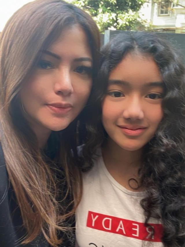 6 Potret Kedekatan Wina Natalia dan Leticia Anak Sheila Marcia, Akrab Sedari Dulu