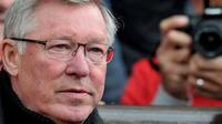 Eskpresi manajer Manchester United Sir Alex Ferguson sebelum kick-off laga EPL antara MU dan Swansea Swansea City di Old Trafford, 6 Mei 2012. AFP PHOTO / PAUL ELLIS