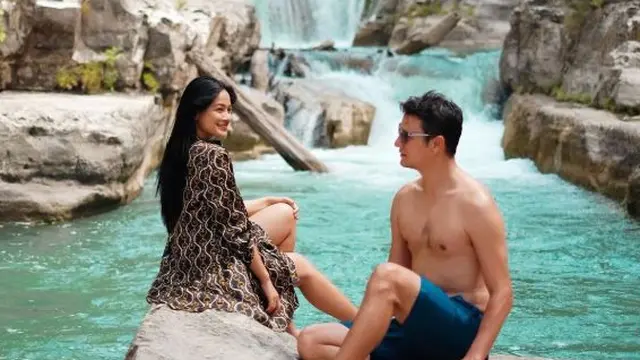 Deretan Foto Mesra Titi Kamal dan Christian Sugiono Berlatar Cantiknya Sumba