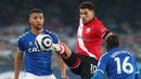 Che Adams - Striker Southampton ini mengalami cedera saat membawa Timnas Skotlandia melibas Israel dengan skor 3-2 pada laga kualifikasi Piala Dunia. Adams ditarik keluar pada menit ke-67 dan digantikan oleh Ryan Christie. (AFP/Peter Byrne/Pool)