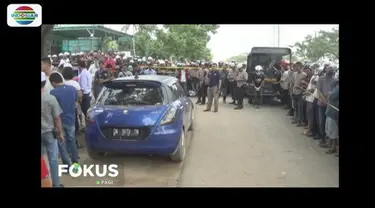 Seorang wanita ditemukan tewas tergorok dalam mobil di kawasan Banjar, Kalimantan Selatan.