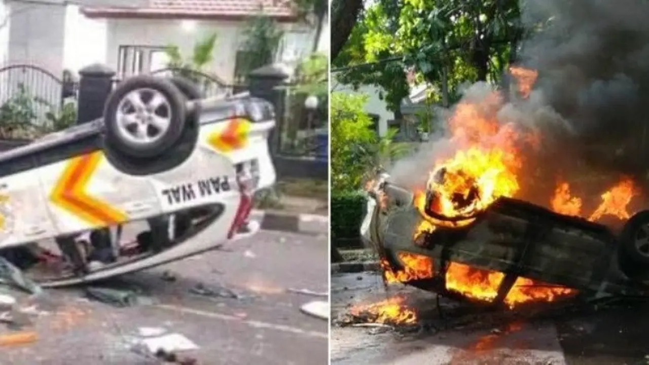 Mobil Dibakar