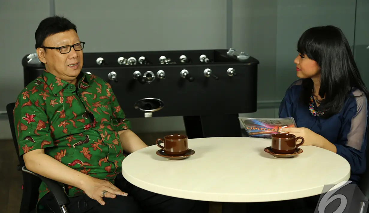Menteri Dalam Negeri Tjahjo Kumolo berdialog dengan Liputan6.com terkait pengosongan kolom   agama di KTP, Jakarta, Senin (10/11/2014)(Liputan6.com/Dono Kuncoro)