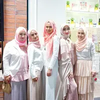 Para hijabers masakini. (via: Instagram/@dianpelangi)