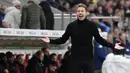 Reaksi pelatih Bayern Munchen Julian Nagelsmann selama pertandingan16 besar Piala Jerman (DFB Pokal) melawan 1 FSV Mainz 05 di Mainz, barat daya Jerman pada 1 Februari 2023. Sebagaimana diketahui, Nagelsmann dipecat secara mendadak  setelah dirinya sedang menikmati liburan bermain ski bersama sang kekasih di Austria.  (Thomas KIENZLE / AFP)