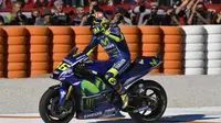 Pebalap Movistar Yamaha, Valentino Rossi, disebut mantan muridnya, Romano Fenati, akan tetap menjadi legenda MotoGP meski rekornya dilewati Marc Marquez. (Yamaha Racing)