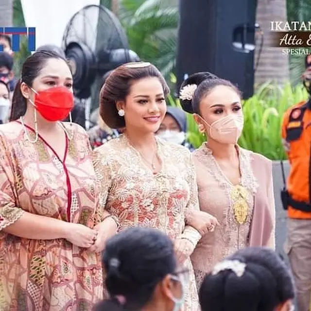 Mewakili Krisdayanti, Ini 6 Momen Kedekatan Aurel Hermansyah dan Yuni Shara