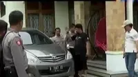 VIDEO: Polisi Geledah Rumah Istri Dimas Kanjeng di Probolinggo
