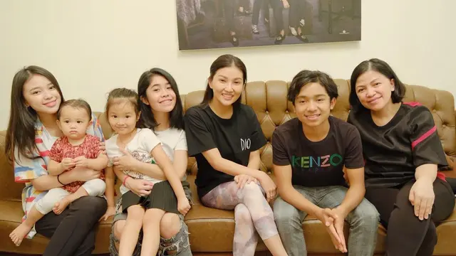 Persahabatan Betrand Peto, Anneth Delliecia, dan Alifa Lubis.
