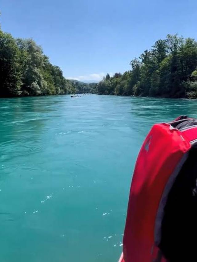 7 Potret Liburan Ringga Agus Rahman di Swiss, Seru Susuri Sungai Aare