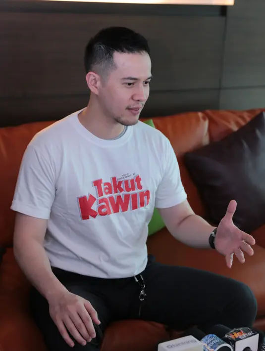 Untuk bisa memperdalam peran sebagai Pria yang takut kawin, Pemeran Utama Pria Terpuji Festival Film Bandung 2014 itu banyak bertanya dengan teman-temannya yang memiliki pengalaman sama. (Adrian Putra/Bintang.com)