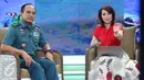 KSAL Laksamana TNI Ade Supandi berbincang dengan news anchor Liputan6 di Studio SCTV, Jakarta, Sabtu (15/8/2015). Demi menyelamatkan laut Indonesia, SCTV dan TNI AL bekerja sama melakukan Ekspedisi Sejuta Terumbu Karang.  (Liputan6.com/Faizal Fanani)