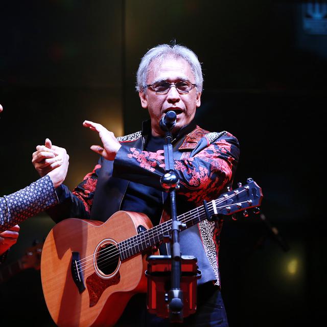 Hampir Menangis Iwan Fals Tetap Mampu Menghibur Orang Lain News Entertainment Fimela Com
