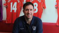 Robbie Fowler menilai agresivitas Everton di bursa transfer mengancam Liverpool.