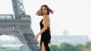 <p>Liburan ke Paris, Gisella Anastasia mencuri perhatian dengan penampilannya saat menjalani pemotretan berlatar menara Eiffel. [Foto: IG./gisel_la].</p>