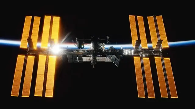 Wanita Pulangkan Astronot dari Luar Angkasa