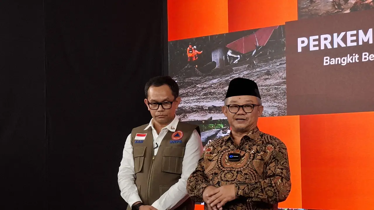 Menteri Pendidikan Dasar dan Menengah (Mendikdasmen) RI Abdul Mu’ti dalam konferensi pers Update Penanganan Darurat Tiga Wilayah yang digelar di Media Center BNPB, Jakarta Timur, Selasa (30/12/2025).