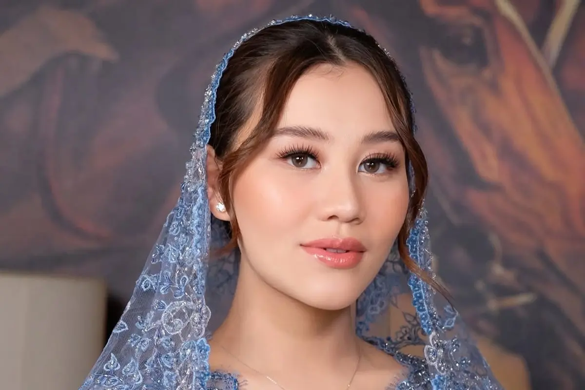 Potret Aaliyah Massaid Pancarkan Pregnancy Glow Dipulas Makeup Soft di Momen 7 Bulanan Kehamilan
