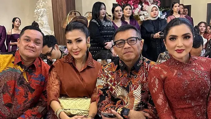 Riasan Serba Coral Ashanty, Aurel Hermansyah, dan Liza Natalia saat Kondangan Keluarga