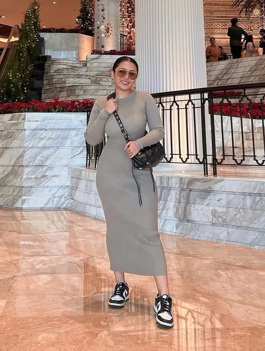 <p>Mutia mengaku kalau kulit putrinya mengikuti kulih ayahnya, sedangkan mukanya mirip dengan sang bunda. [Instagram/mutia_ayuu]</p>