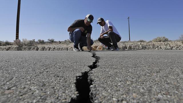 Penyebab terjadinya gempa bumi tektonik adalah